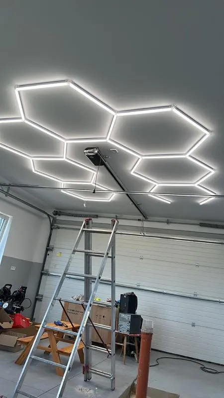 LED osvětlení garáže – hexagonální systém