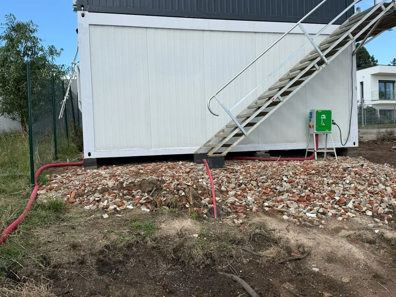 Přívod k staveništní buňce se staveništním rozvaděčem